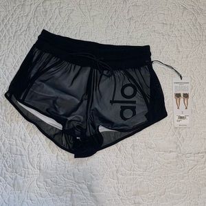 ALO yoga ambience short